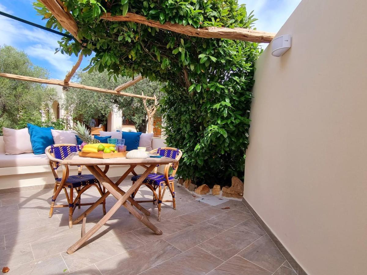Stazzo San Teodoro Il Ginepro Piscina Condivisa Apartment Luaran gambar