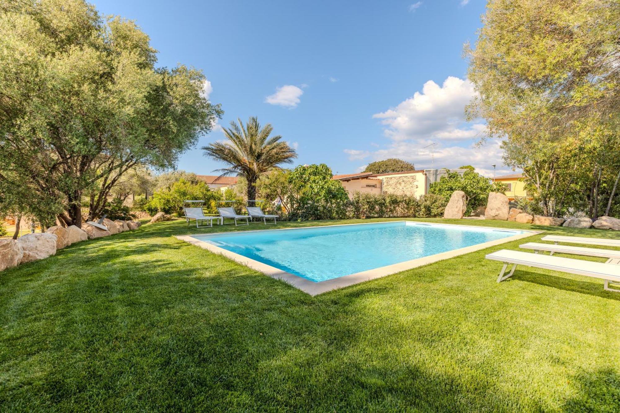 Stazzo San Teodoro Il Ginepro Piscina Condivisa Apartment Luaran gambar