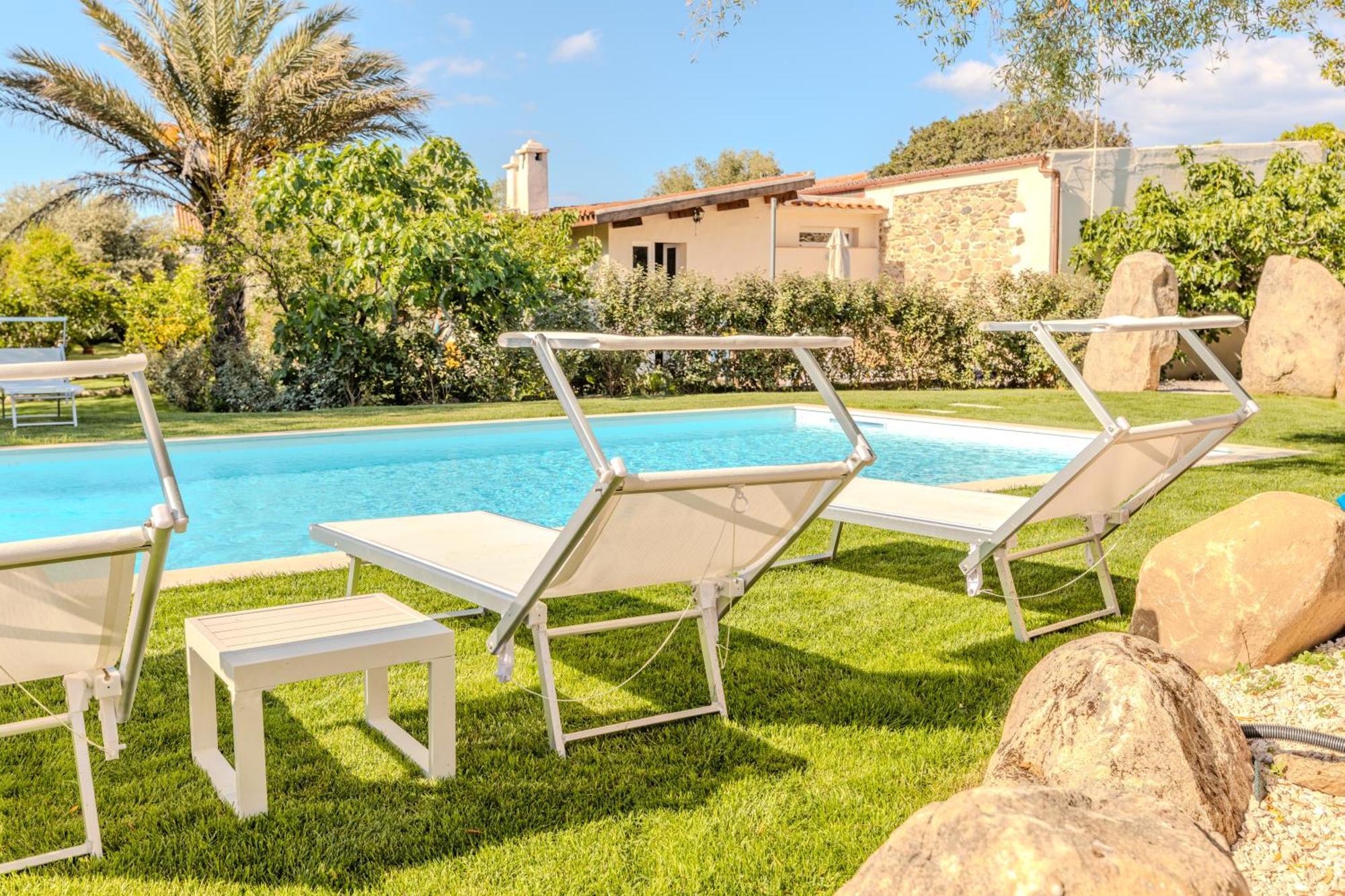 Stazzo San Teodoro Il Ginepro Piscina Condivisa Apartment Luaran gambar